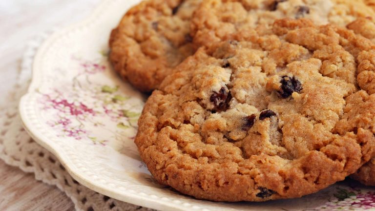 Easy Steps on How To Make The Healthiest Oatmeal Raisin Cookies
